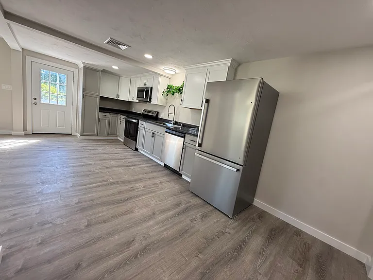 131 Bay St #2 — Photo 4