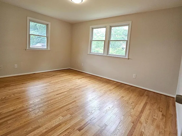 7606 Gresham St — Photo 16