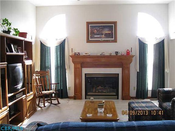 3rd image of 1040 W Margate Cres