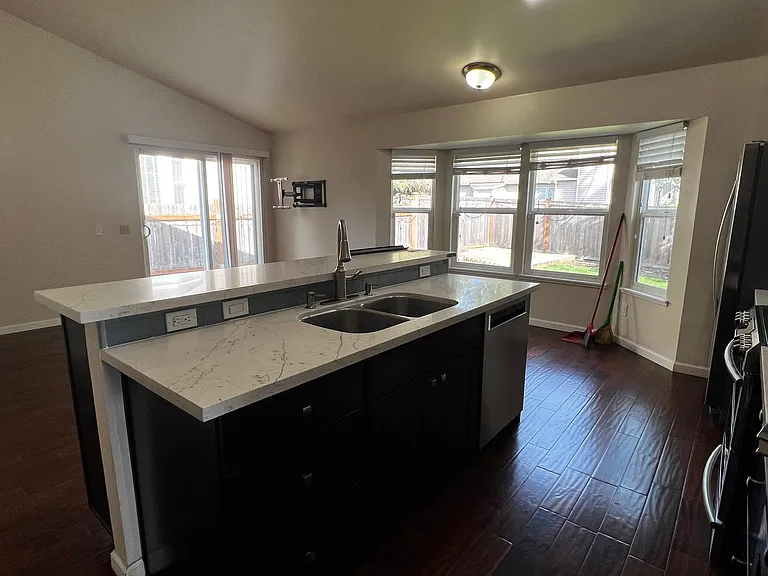 12810 NE 101st Pl — Photo 6