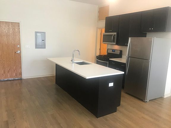 2nd image of 141 S Oak Park Ave #5