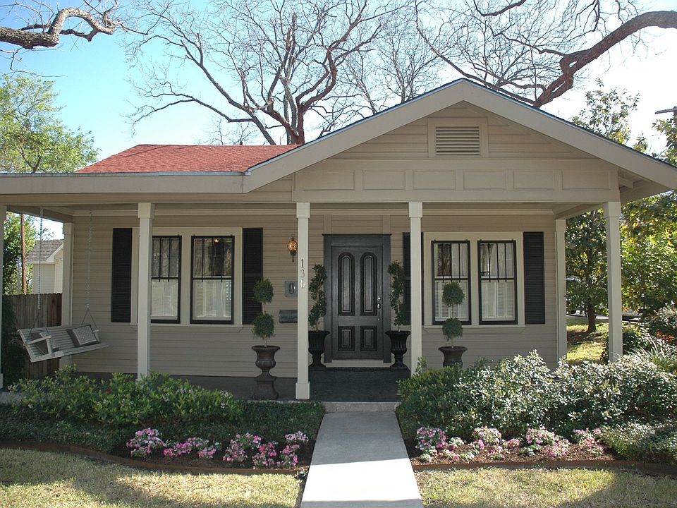 1st image of 130 Blue Bonnet Blvd