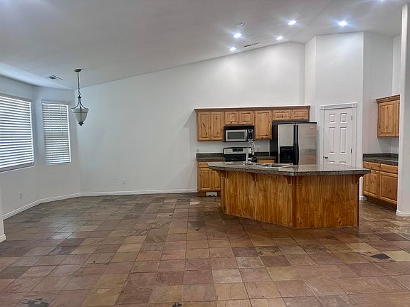 4th image of 3445-670 East Cir