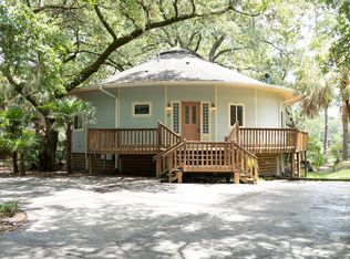 4 E River Dr, Beaufort, SC 29907