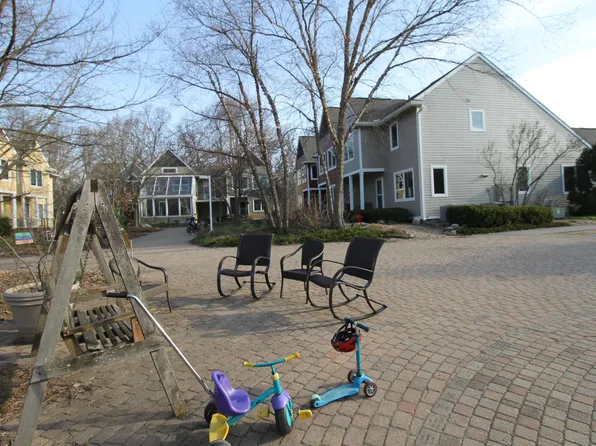 424 Little Lake Dr APT 40, Ann Arbor, MI 48103