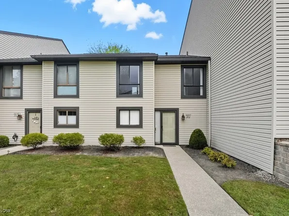 6290 Greenwood Pkwy APT 302, Northfield, OH 44067