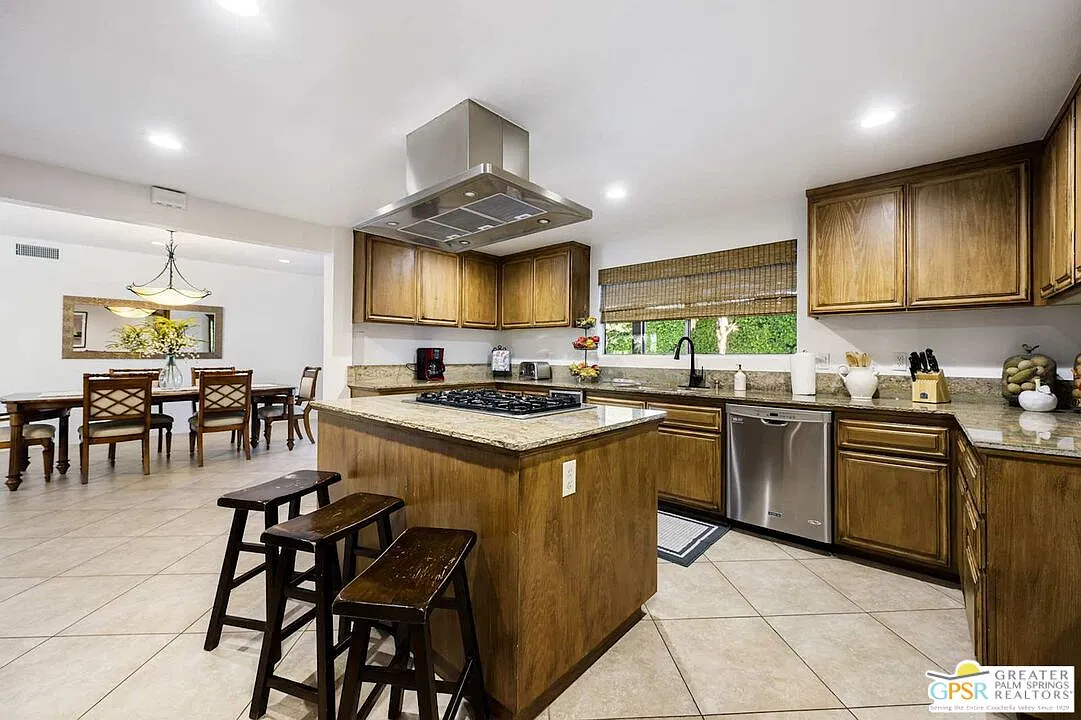 4 bed, 3.5 bath, 2945 sqft, $8,300 — Photo 4