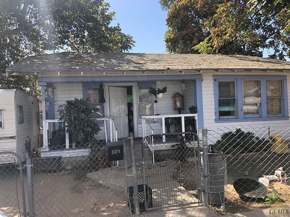 2nd image of 521 Lake St