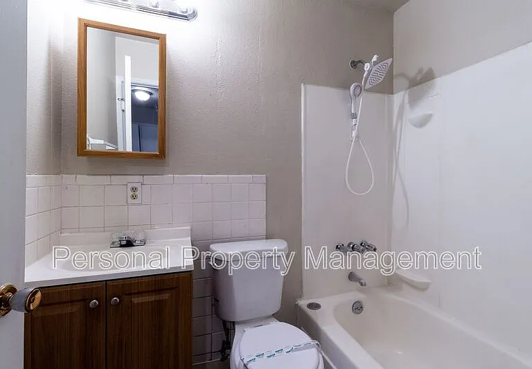 932 NE 86th St — Photo 10