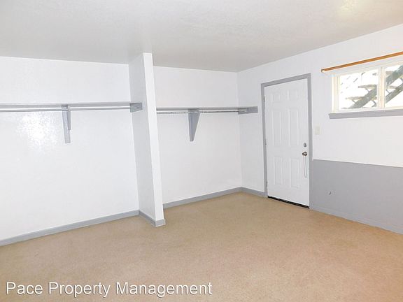 3rd image of 909 S Jackson St #10568530