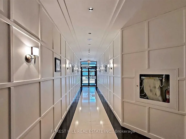 102 Bloor St W #708 — Photo 4