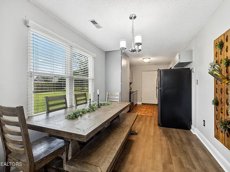 237 Douglas Ave — Photo 6