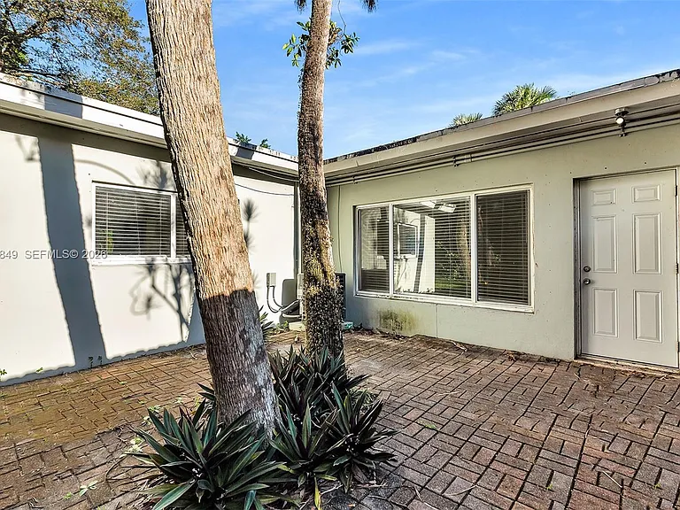 1550 SW 23rd Ct #A — Photo 25