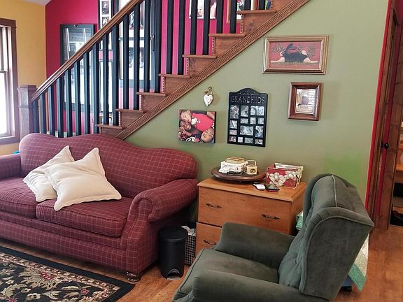 2nd image of 575 Orchid St