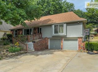 6720 N Garfield Ave, Gladstone, MO 64118