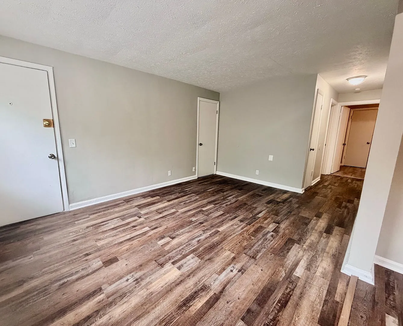 2 bed, 1.0 bath, $1,095 — Photo 1