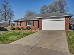3843 W Creekside Ct, Springfield, MO 65802