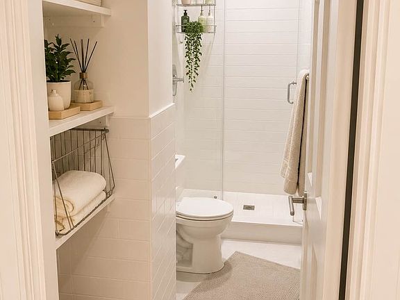 5th image of 104 E 7th St APT 11