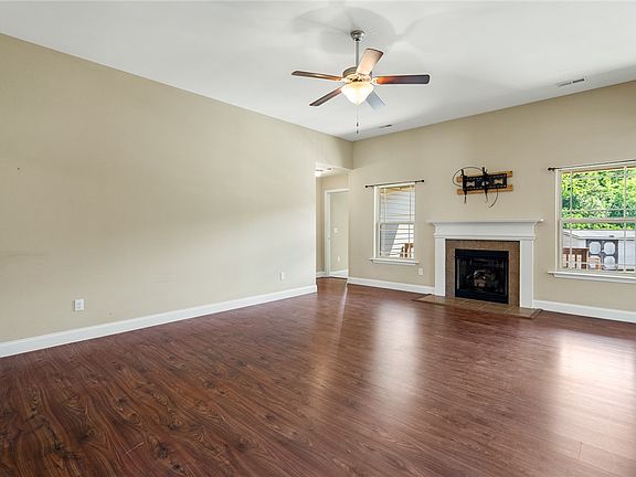 2nd image of 101 Hurst Ave
