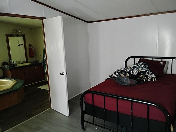 3rd image of 550 Private Road 1601