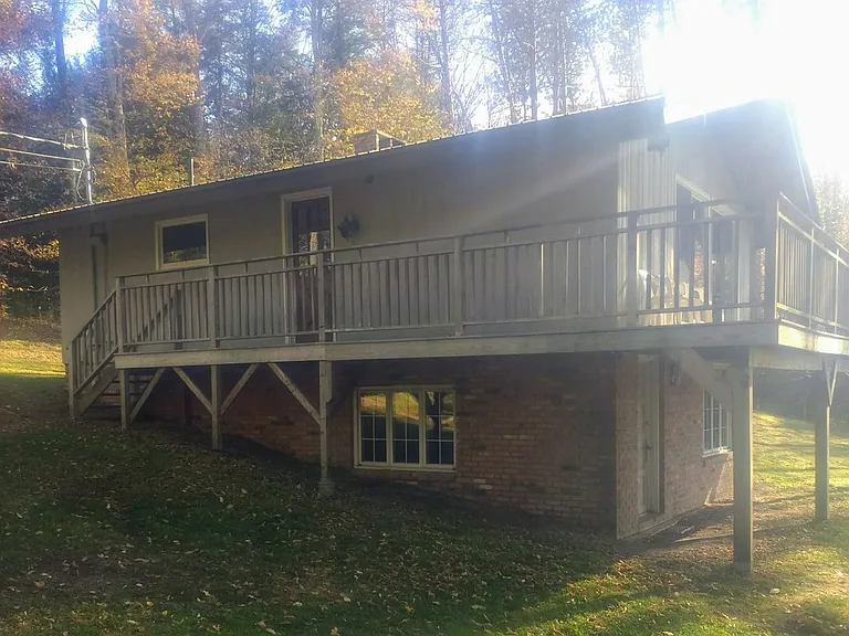 190 Goeltz Rd — Photo 1