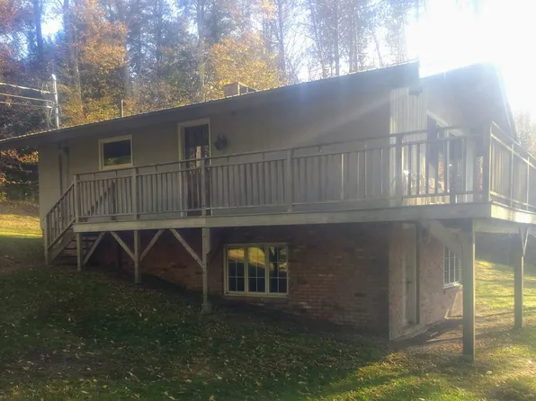 190 Goeltz Rd, Morrisville, VT 05661