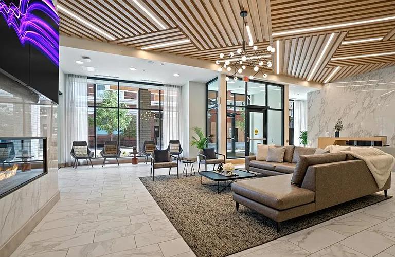 240 Park Avenue — Photo 28