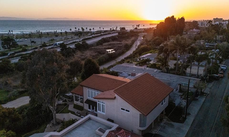 1st image of 1700 Vista Del Mar Dr