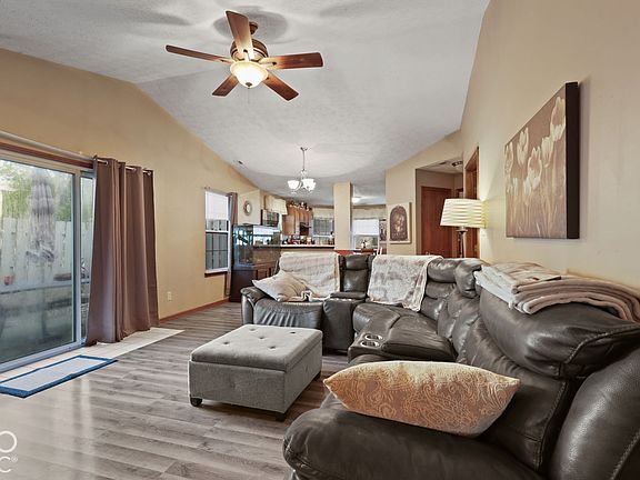 3rd image of 218 Lake Point Ln S