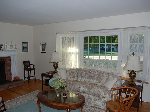 3rd image of 9 Lancaster Dr
