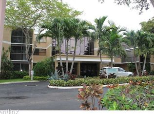 16325 Golf Club Rd APT 104, Weston, FL 33326