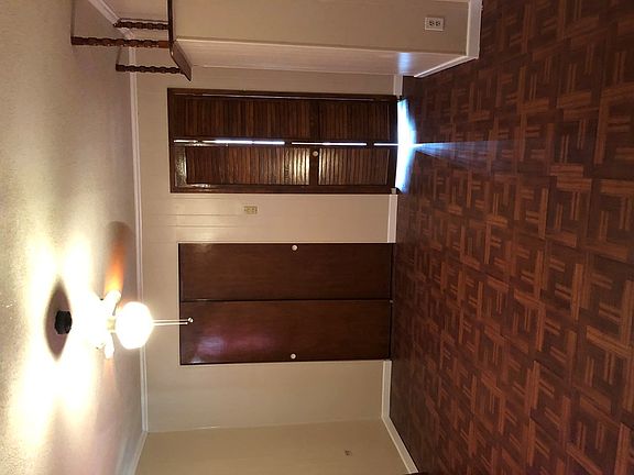 3rd image of 455 Medina St