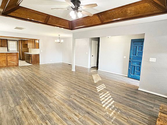 4th image of 9005 Tracy Dr