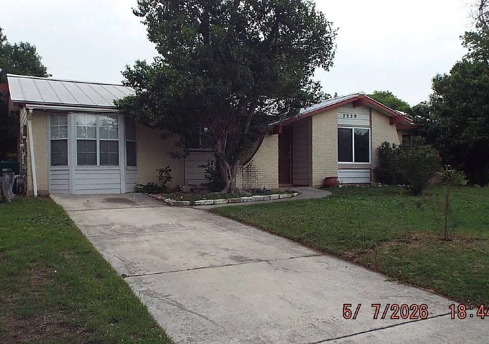 7329 Leading Oaks