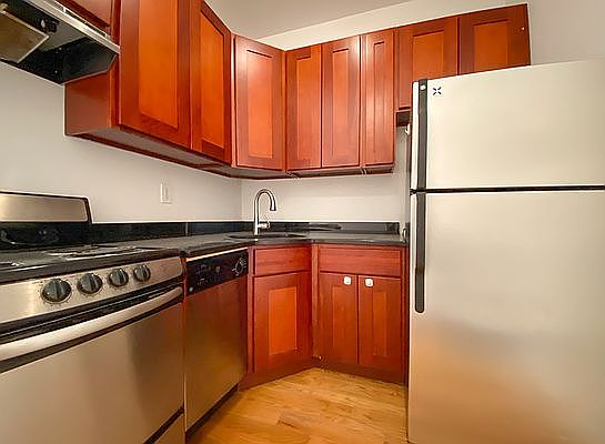 1st image of 261 W 21st St #88