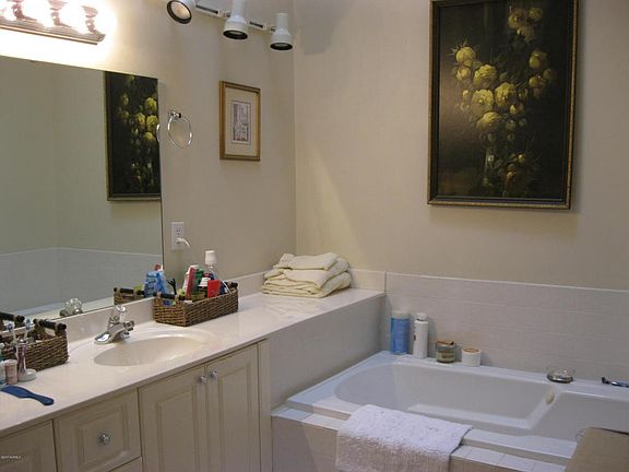 3rd image of 116 Breezewood Dr APT F