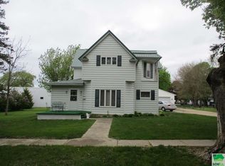 318 S 3rd St, Laurens, IA 50554