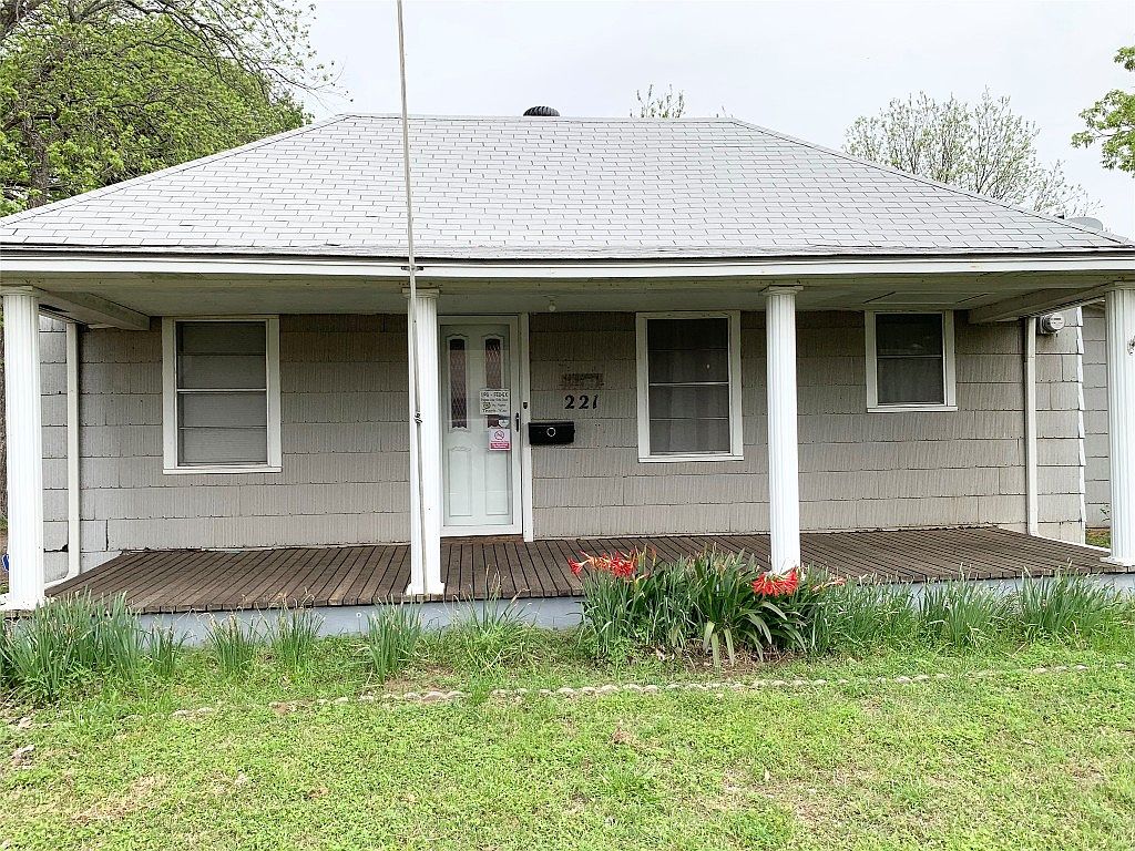 221 1st St, Wilmer, TX 75172 Zillow