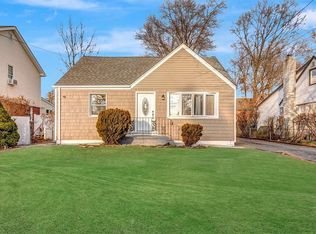 743 Macon Pl, Uniondale, NY 11553