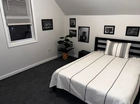 9156 Elizabeth St, Whitmore Lake, MI 48189