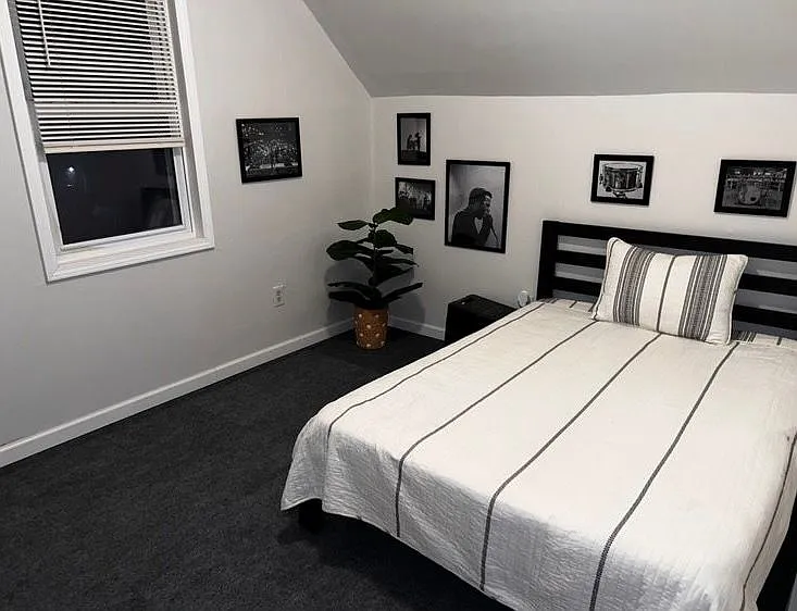 9156 Elizabeth St photo 1