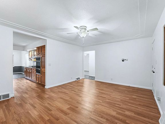 5th image of 2714 Stanford Ave