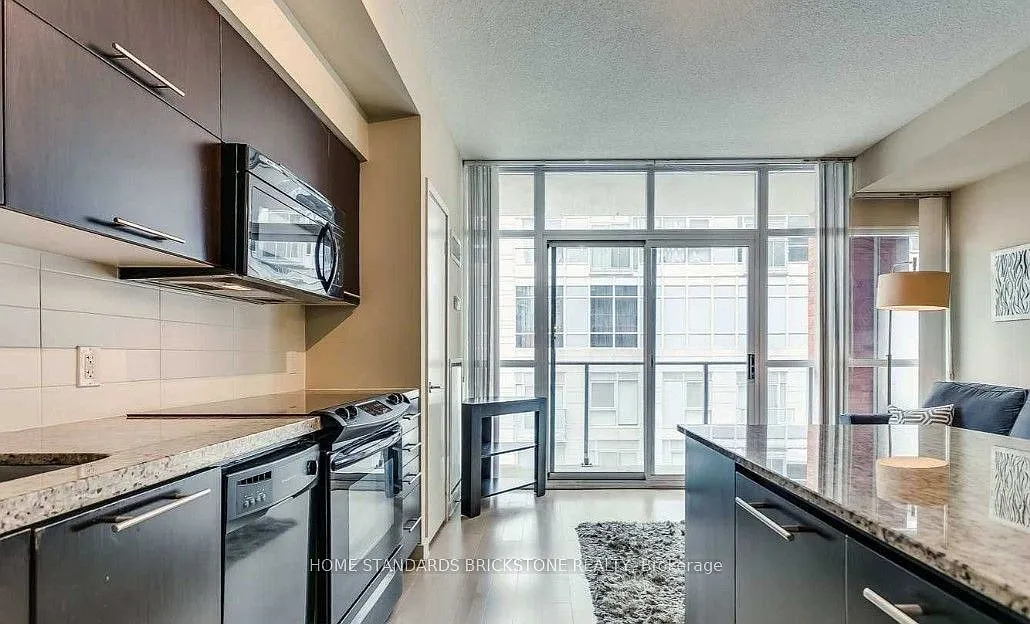 The Boutique I condos — Photo 2