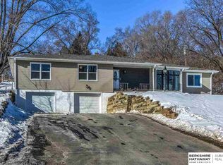 6716 N Ridge Dr, Omaha, NE 68112