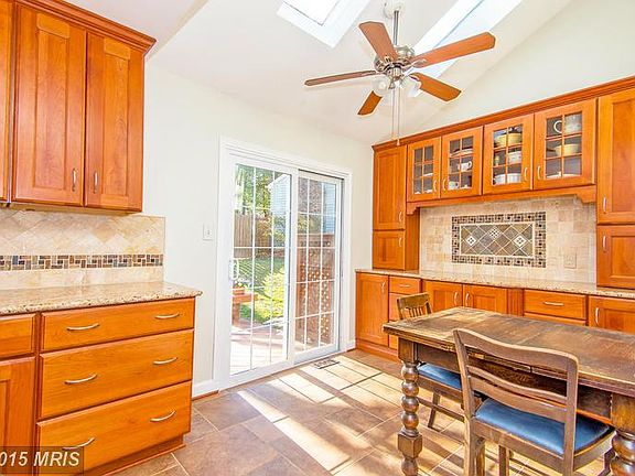 5th image of 5558 Queen Victoria Ct