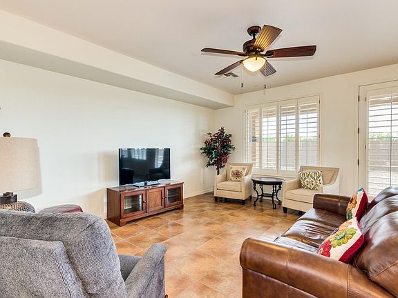 4th image of 937 W Desert Lily Dr