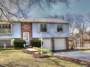 201 Briarwood Ln, Cranberry Township, PA 16066