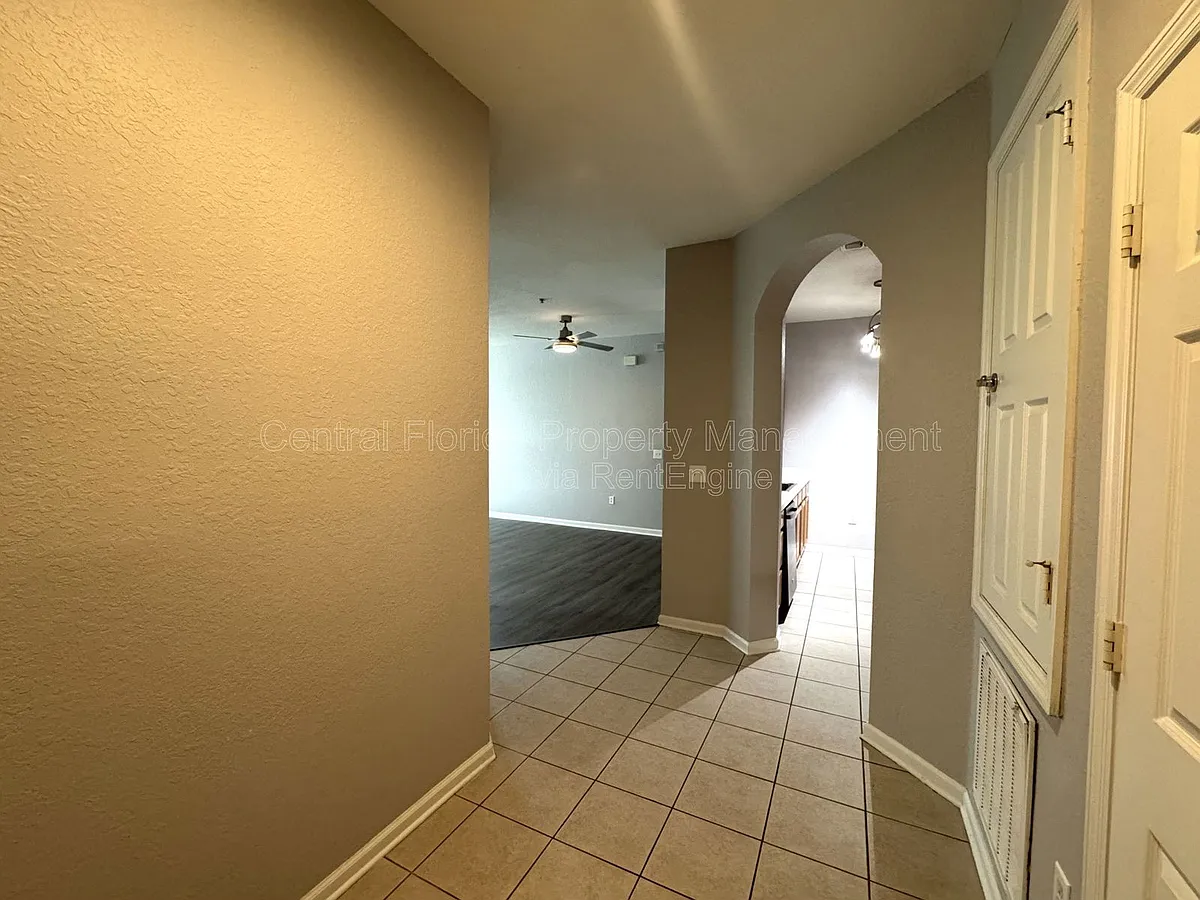Building Photo - 8660 Buccilli Dr #305