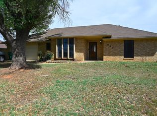 907 Sugarbush Ln, Burkburnett, TX 76354