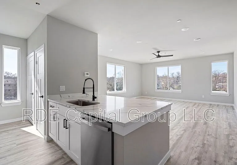 948 Corinth Street Rd #3 — Photo 32